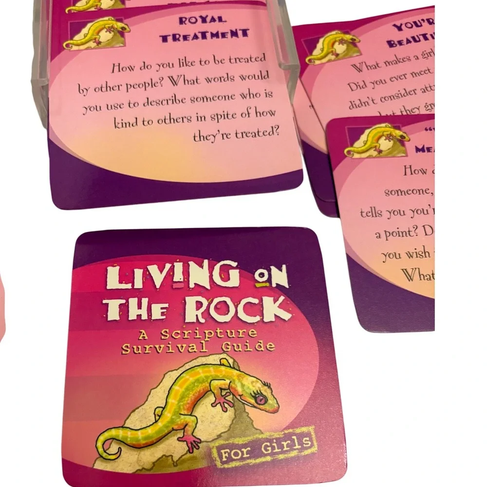 Living on the Rock Devotional Moments‎ for Tweens Girls Scripture Survival Guide
